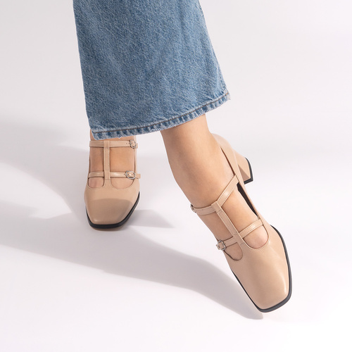Court sand colour leather heeled shoes. 