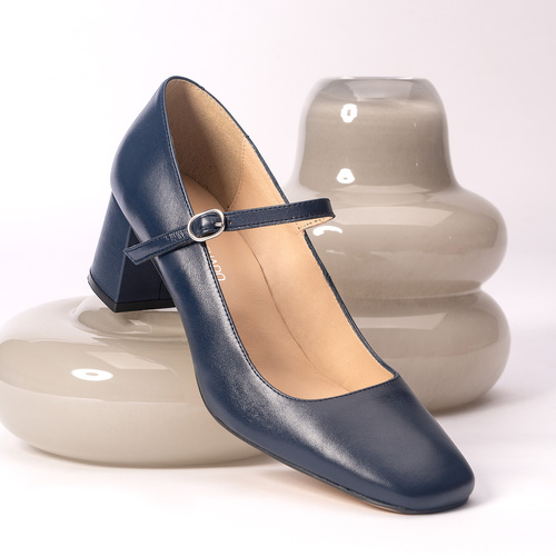 Leather heeled shoe in navy leather 
